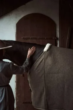 Sale 100% undyed natural sheep wool rug PURE by EQUITECT. Couvertures Cheval