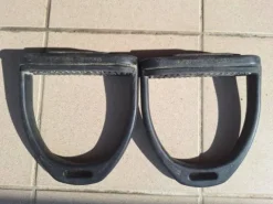 New Etriers noirs COMPOSITE Etriers Et Accessoires