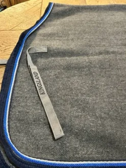 Discount SUPERBE COUVRE REINS EN LAINE Couvre-Reins