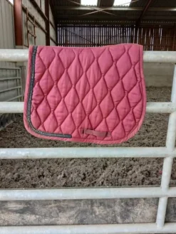 Tapis bordeaux avec strass Tapis De Cso|Tapis De Selle