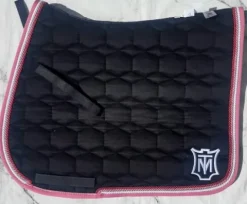 Online Tapis chabraque noir bord fuchsia - Tapis De Selle|Tapis De Selle