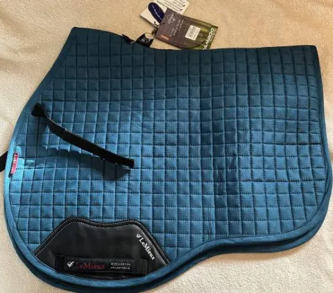 Best Tapis Suede GP Square LeMieux taille L Neuf Tapis De Cso|Tapis De Selle