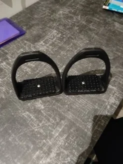 Étriers noirs Etriers Et Accessoires