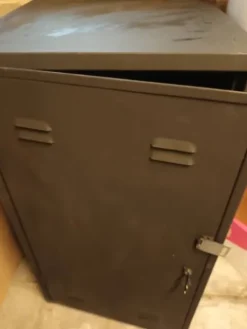 Hot un casier en métal d'équitation á vendre Rangement De La Sellerie·Armoires De Sellerie